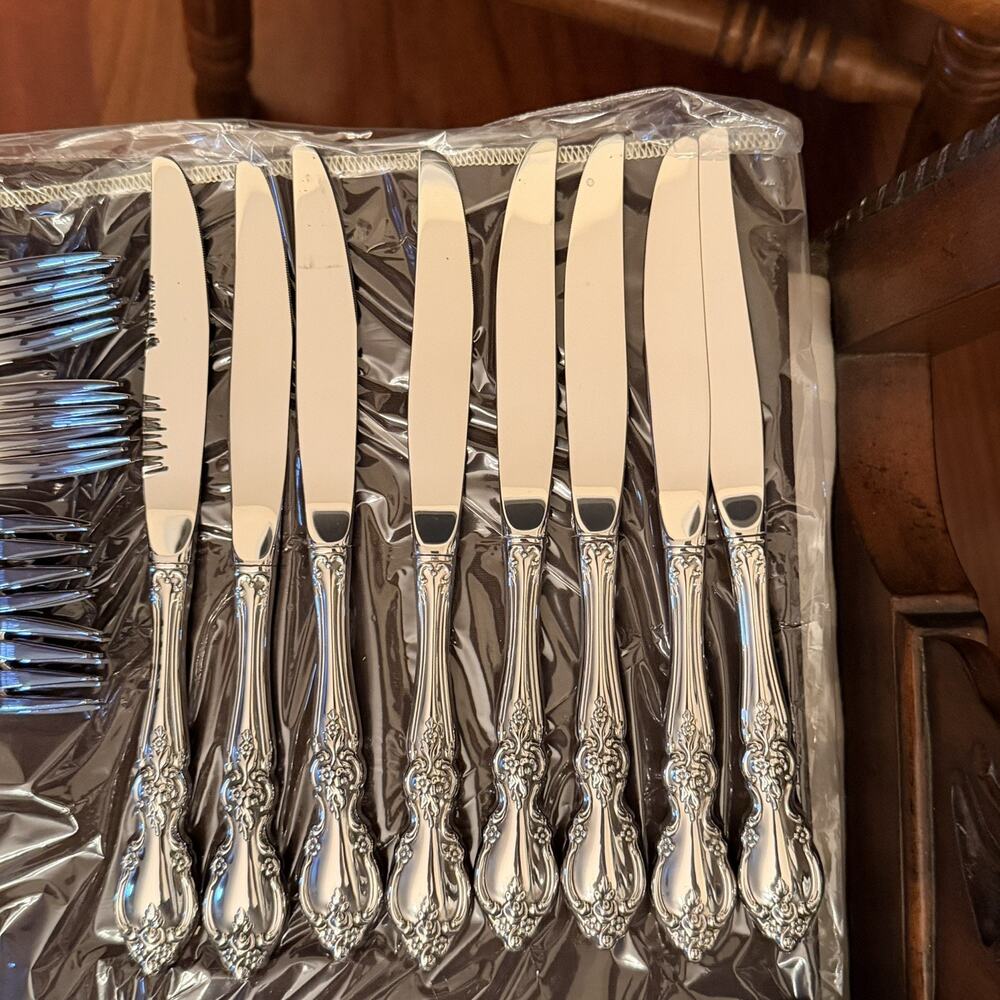Oneida LOUISIANA 40 Piece Flatware Set Stainless Silver Service 8 Silverware EUC - Picture 4 of 4